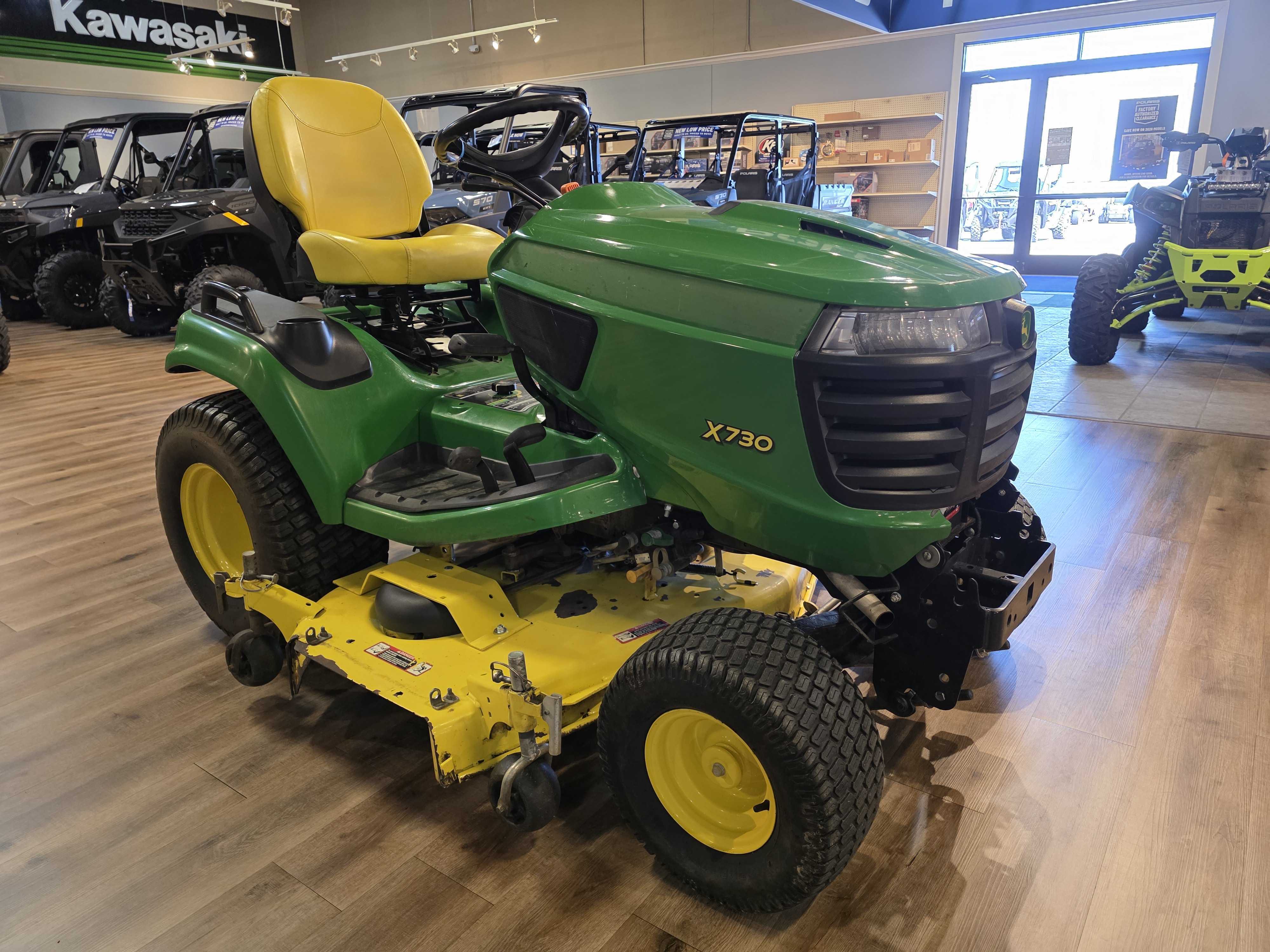 2015 John Deere X730 Mower-Riding