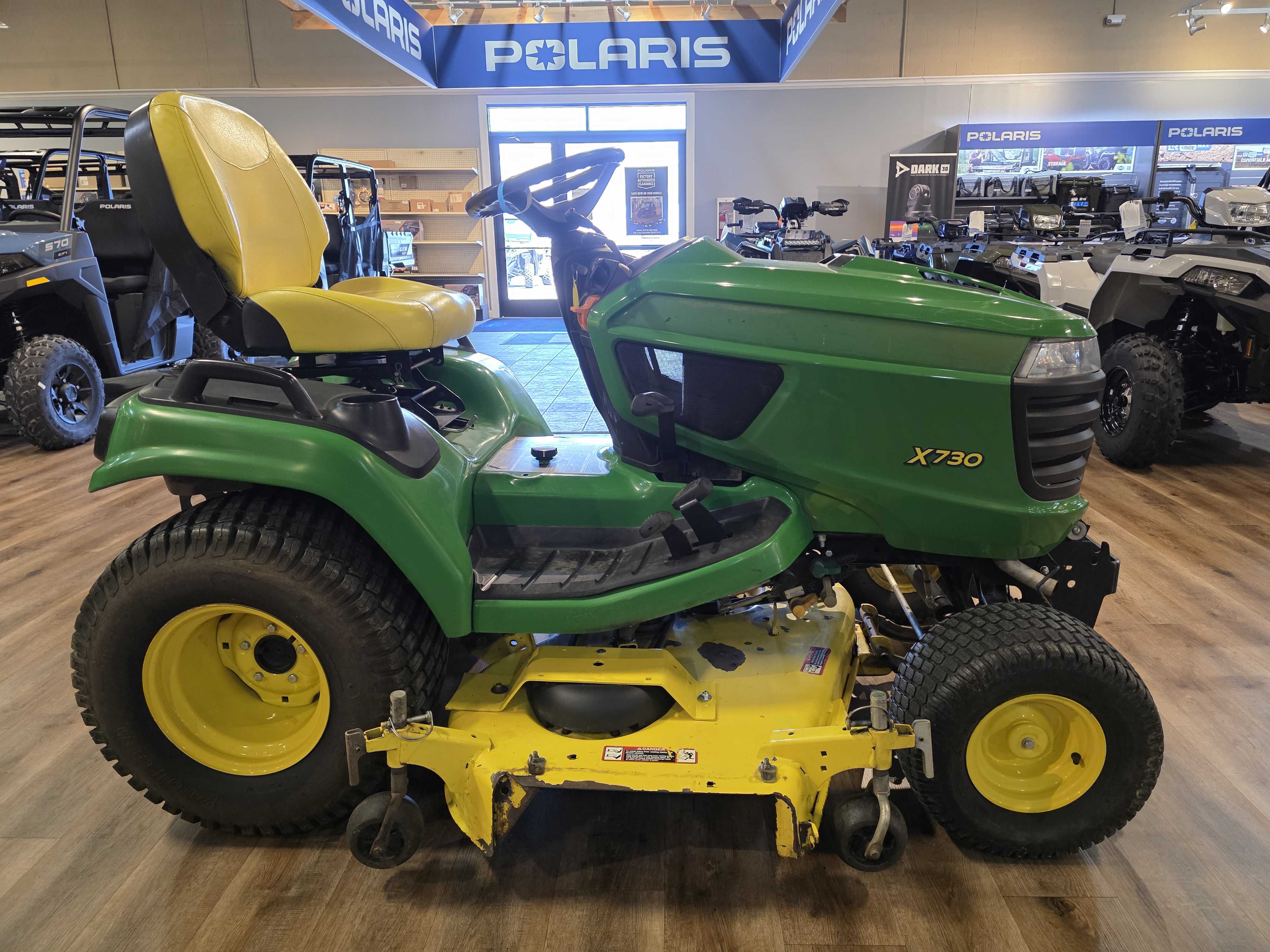 2015 John Deere X730 Mower-Riding