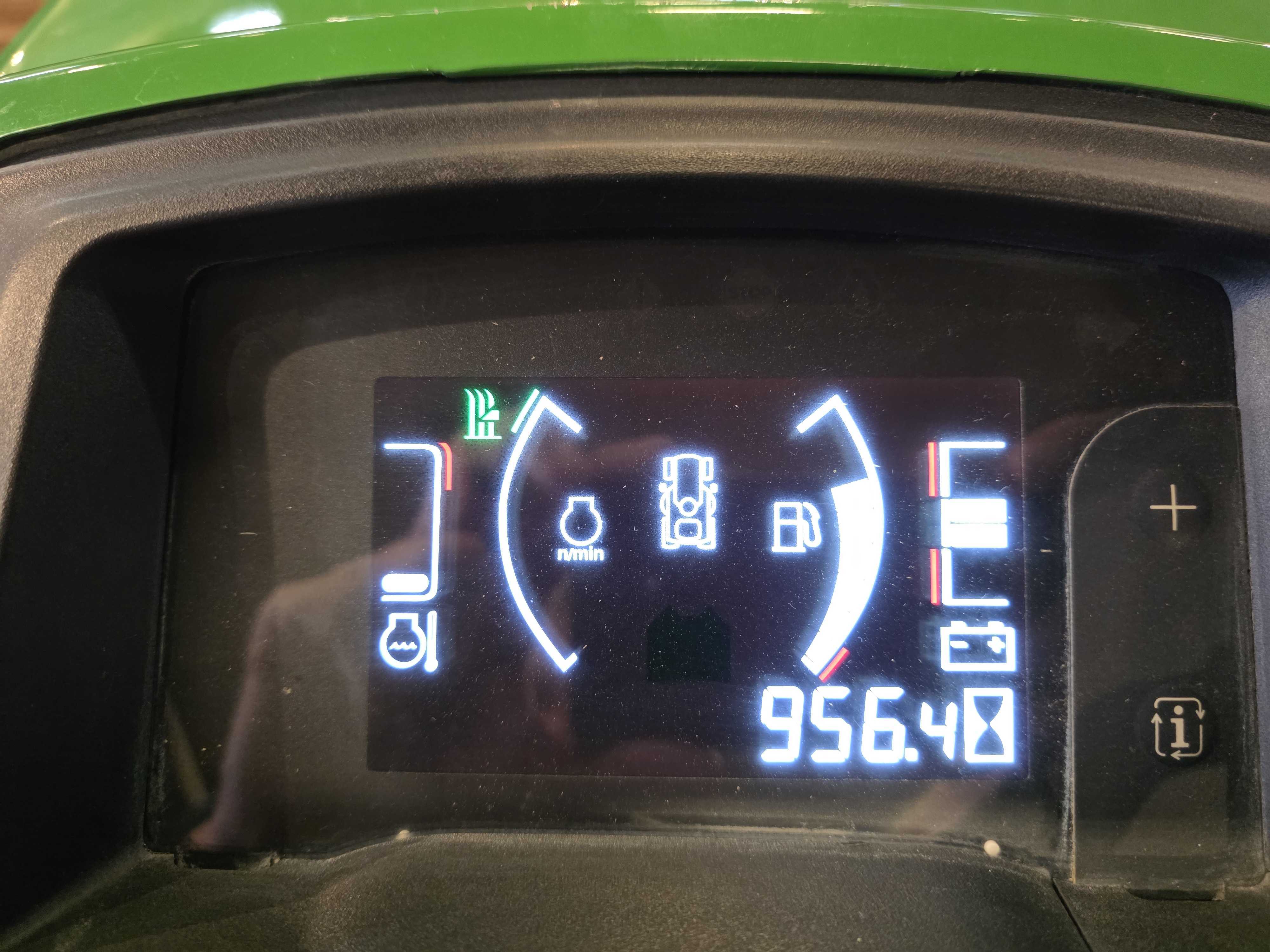 2015 John Deere X730 Mower-Riding