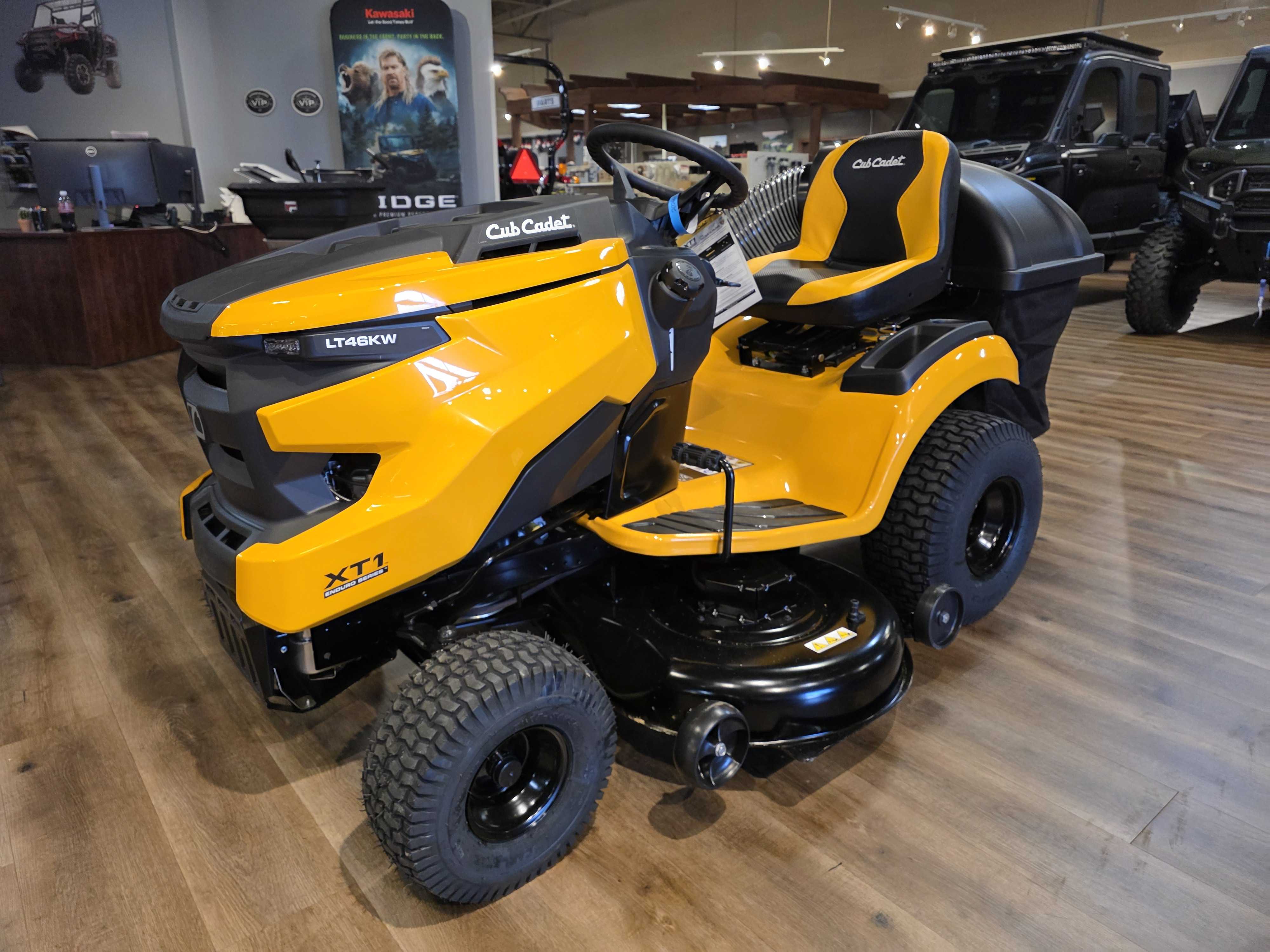 2025 Cub Cadet XT1 LT46 Mower-Riding