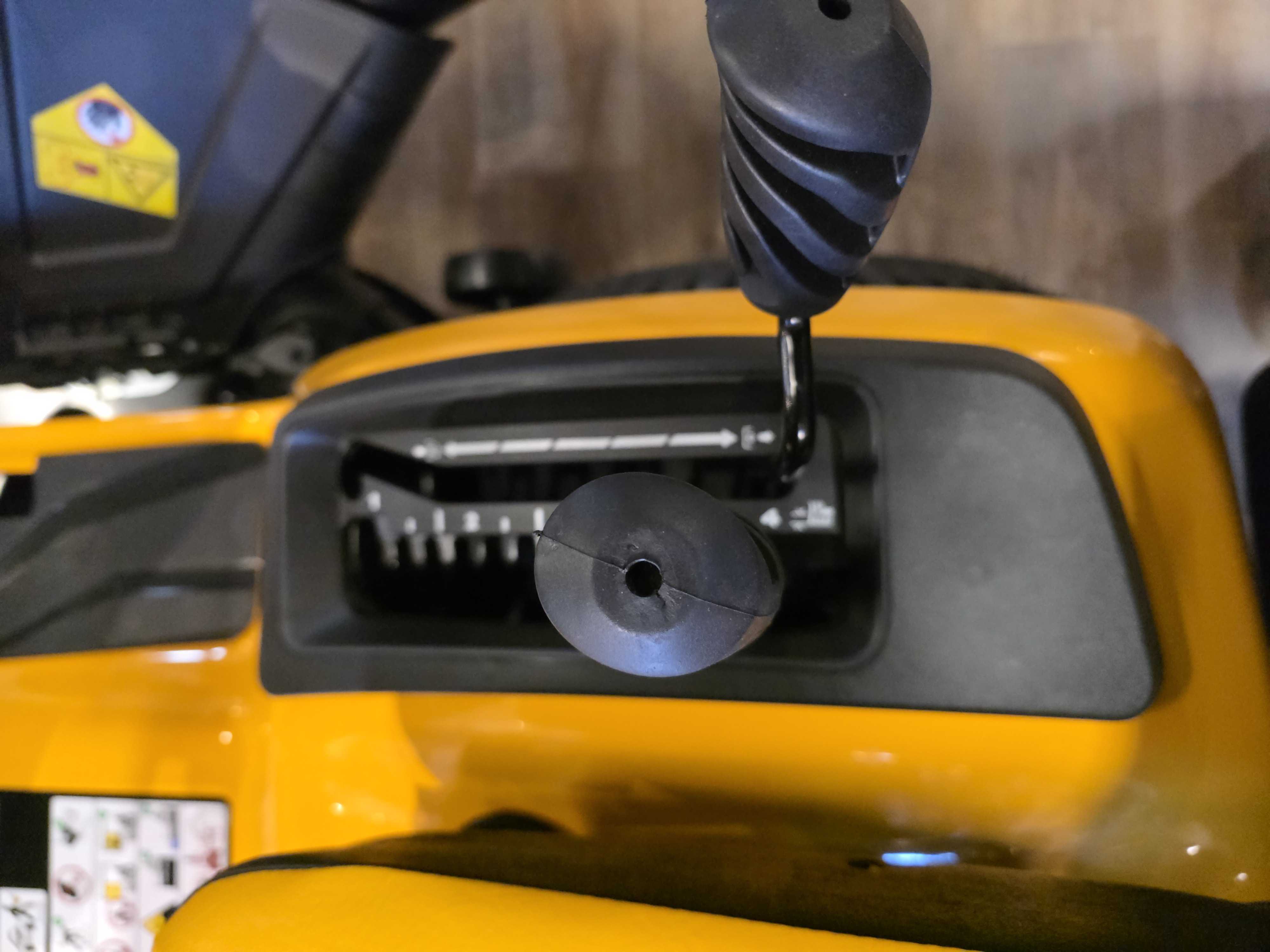 2025 Cub Cadet XT1 LT46 Mower-Riding
