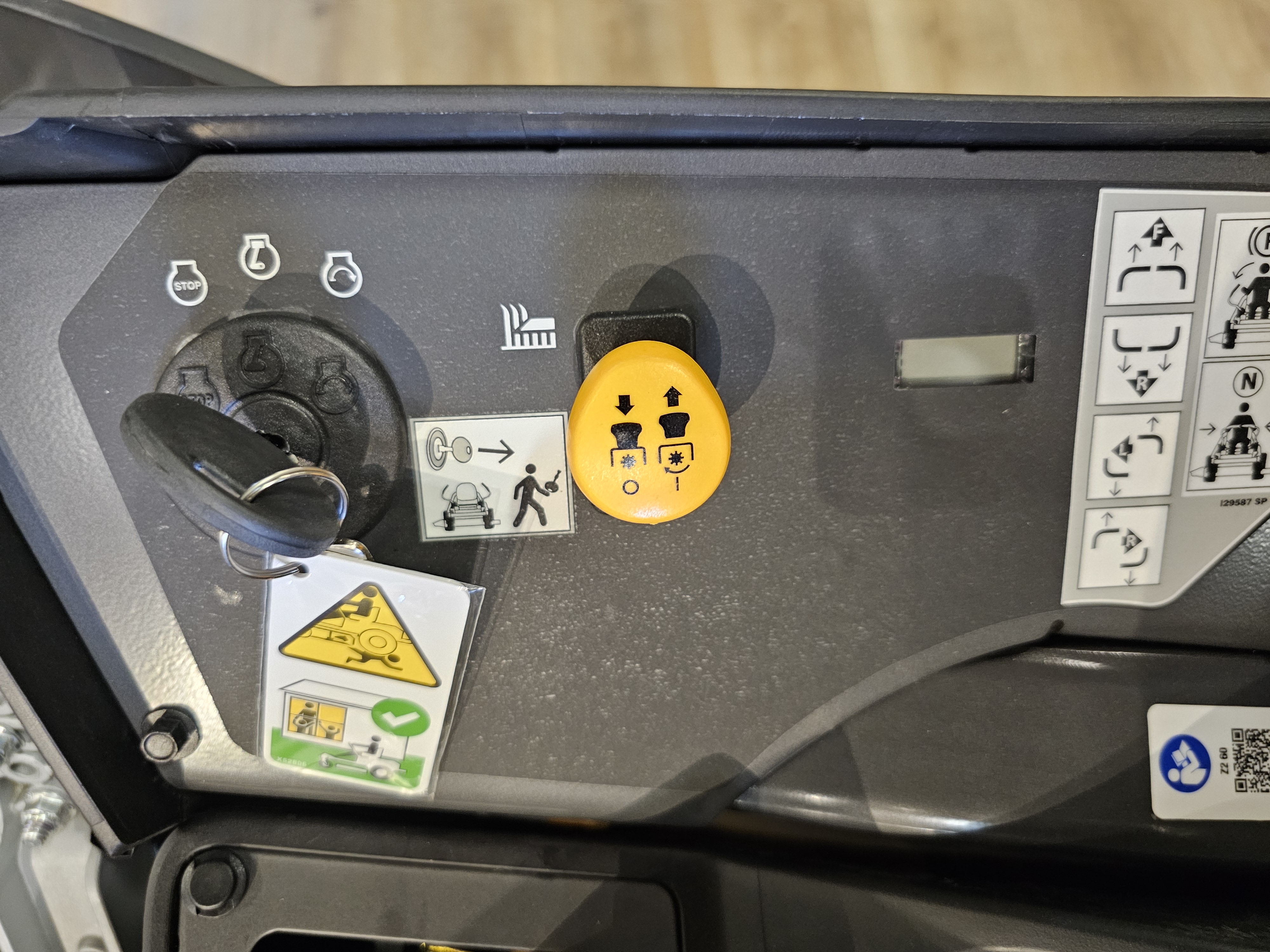 2027 Cub Cadet Z2 60 Mower-ZTR