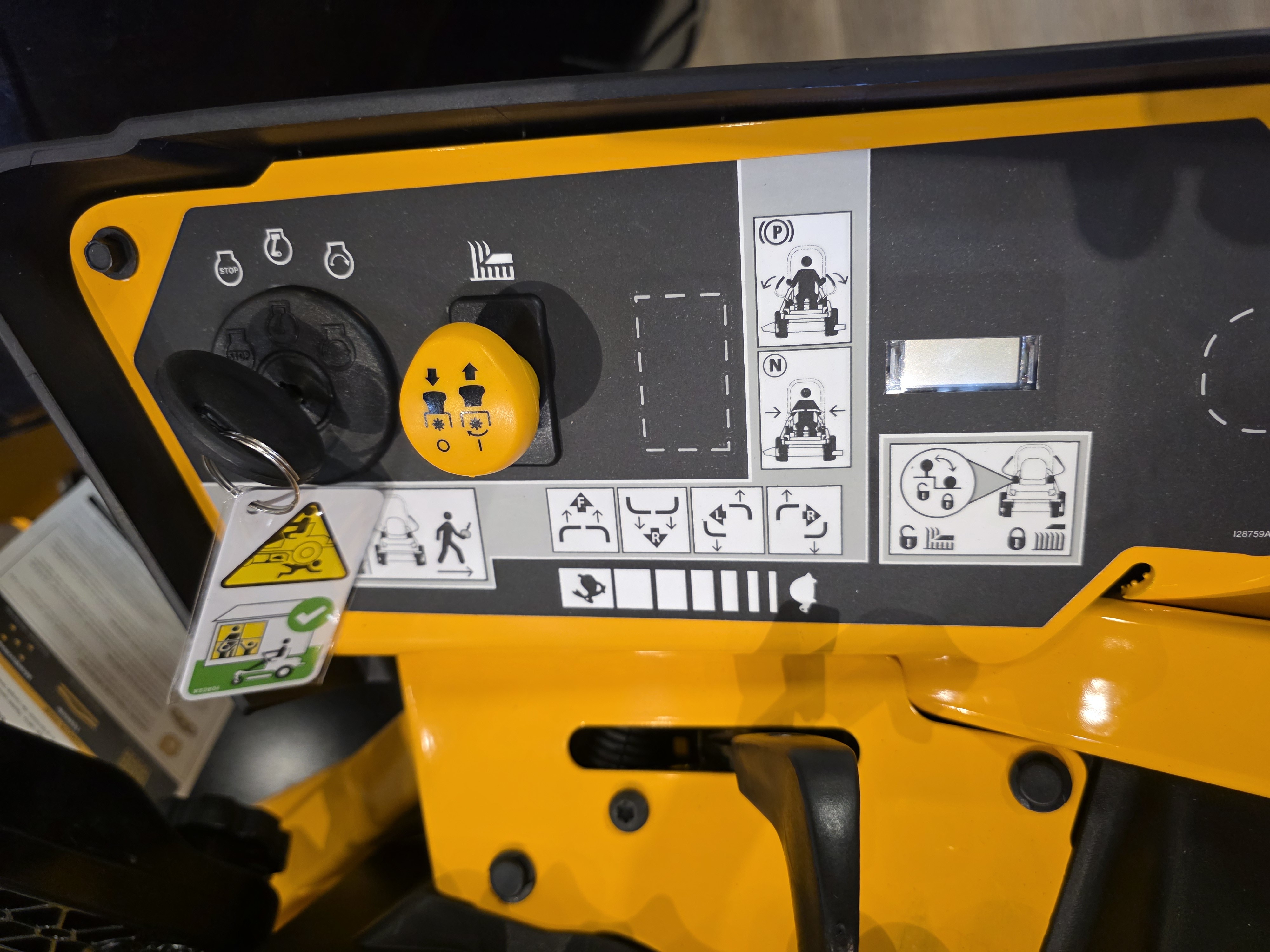 2027 Cub Cadet ZTX6 60 Mower-ZTR