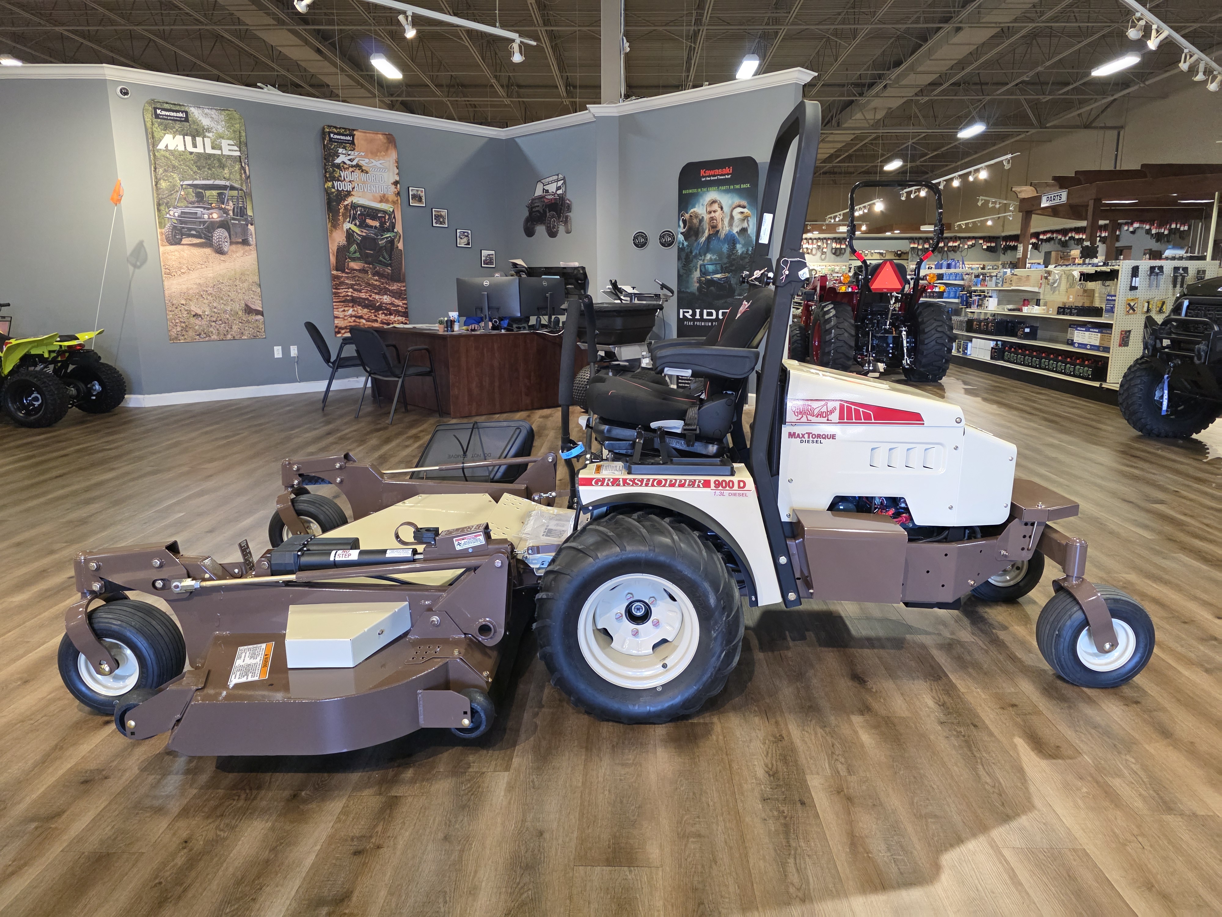 2027 Grasshopper 900D 1.3L Mower-ZTR